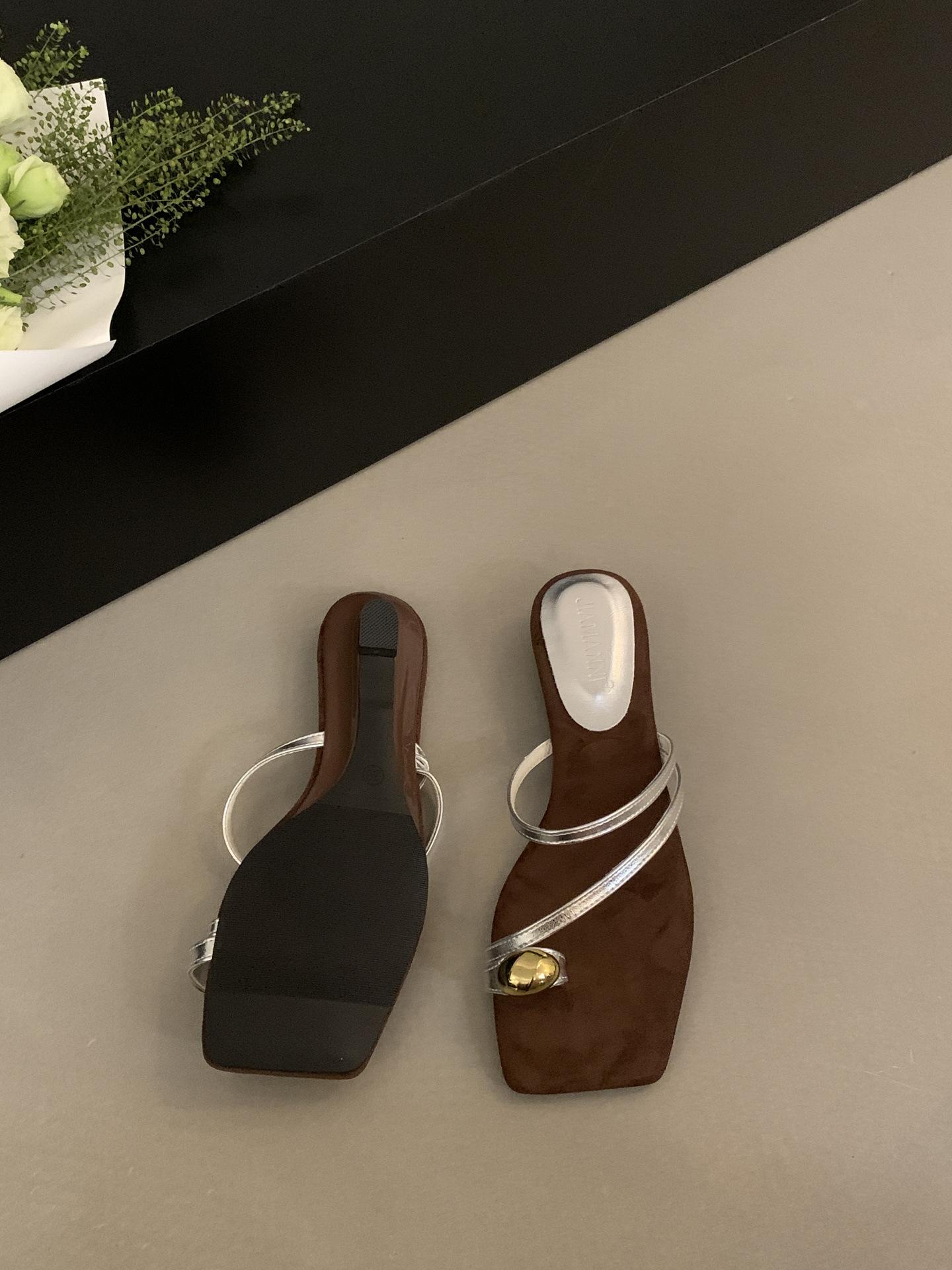 

French beautiful wedge heel cover toe cool slippers women s summer wear 2025 new models with skirts holiday low-heeled Roman sandals 40