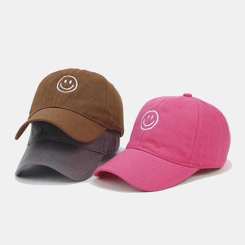 Neue süße Smiley-Gesicht-Stickerei weiches Oberteil Baseballkappe Herrenmode Persönlichkeit vielseitige Kappe Damen-Gesicht kleiner Schirm