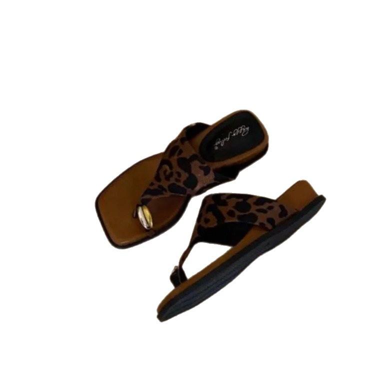 Fashion casual cover toe flat slippers women's summer wear 2025 new seaside vacation beach shoes Roman cool slippers