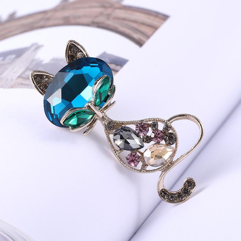 Vintage Sapphire Cat Brooch Cute Animal Pin Alloy Diamond Brooch Suit Accessories