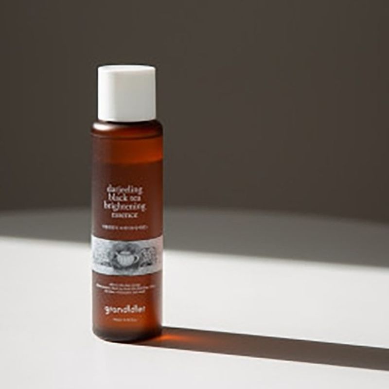 Dazzling Black Tea 2-piece Set (cleansing + Essence)