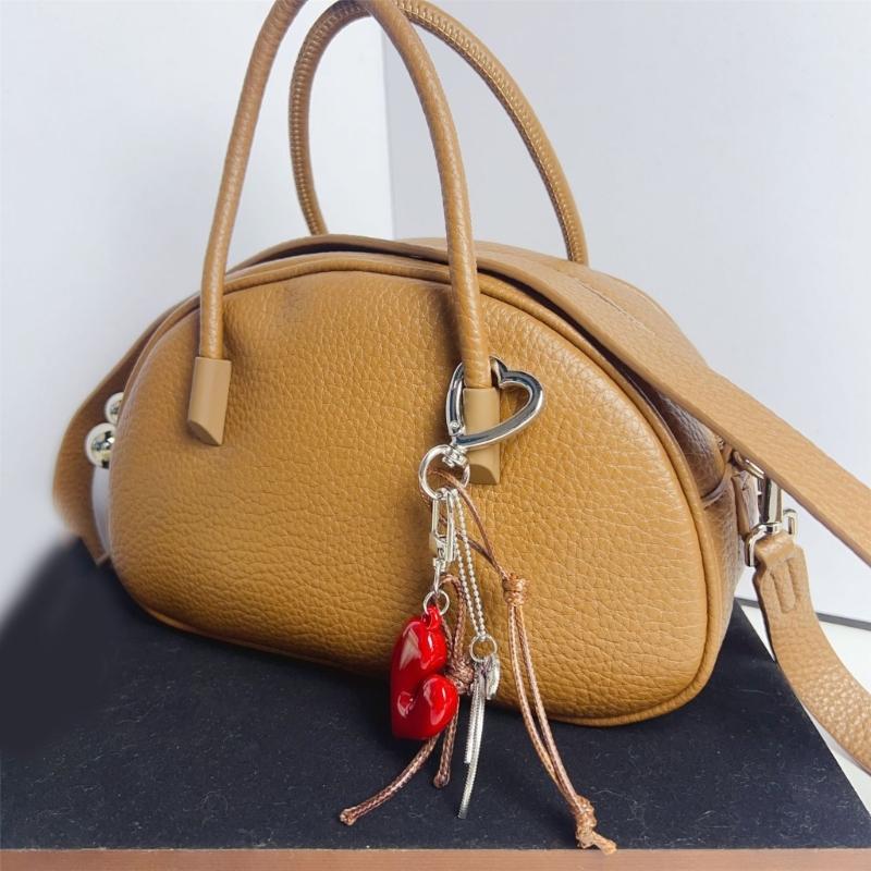 Fashionable Heart Accessory Keychain Stylish Bag Hanging Ornament Alloy Texture Suitable for Bags and Phones Decorating