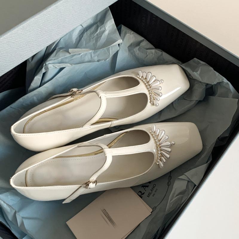 

Женские туфли с квадратным носком, жемчужной пряжкой и низким каблуком, с неглубоким вырезом 40 бежевый