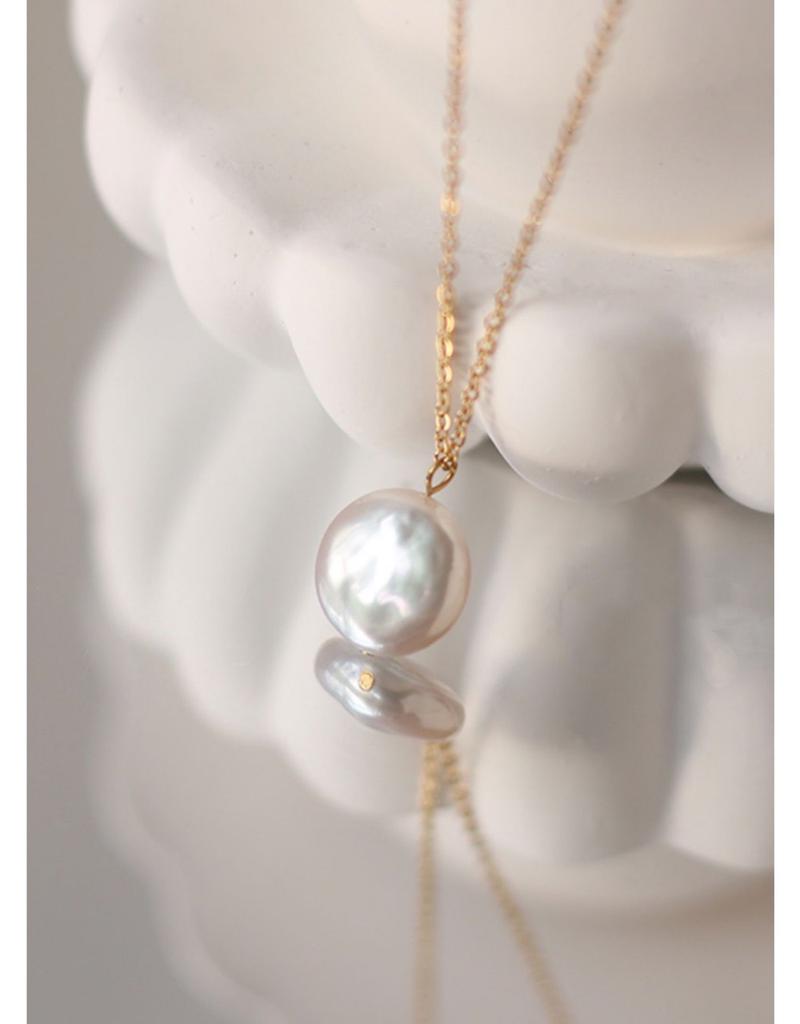 Nuovo prodotto estivo versatile catena per clavicola con perle d'acqua dolce piatte rotonde super fata temperamento stile semplice e bello collana