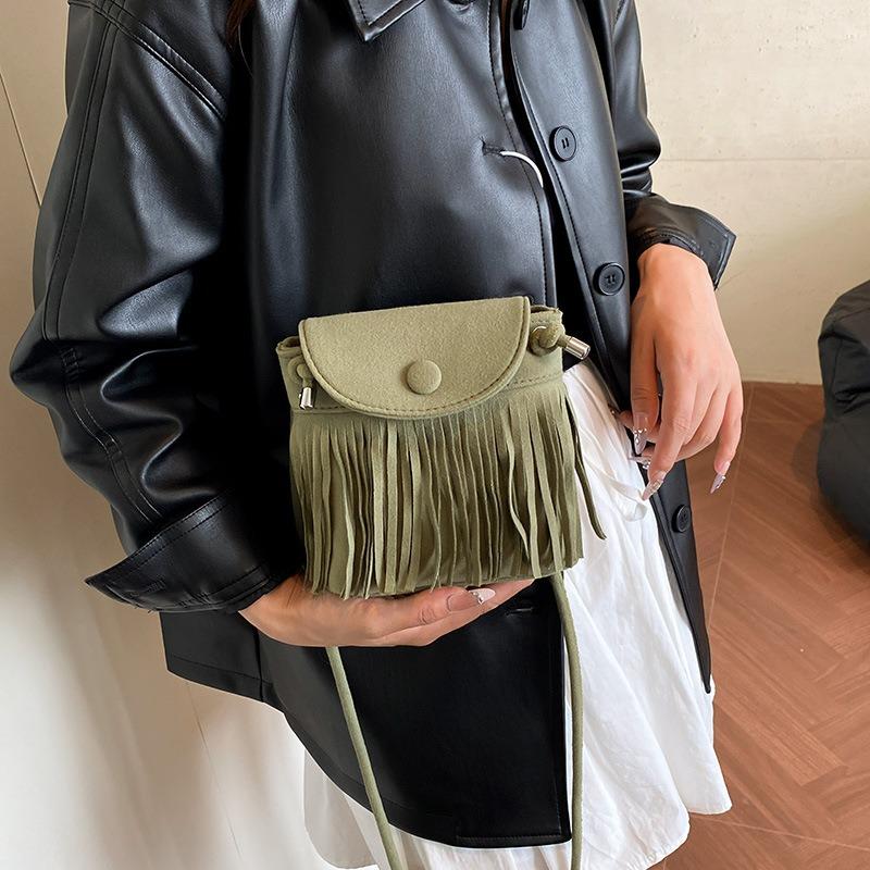 New trend niche design fringed mobile phone bag women's shoulder messenger bag retro bucket bag