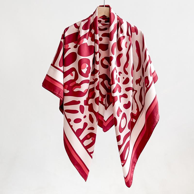 

130cm Oversized Leopard Dot Printed Square Scarf Black&White Color Thin Smooth Shawl Leisure Style Windproof Sunscreen Head Wrap