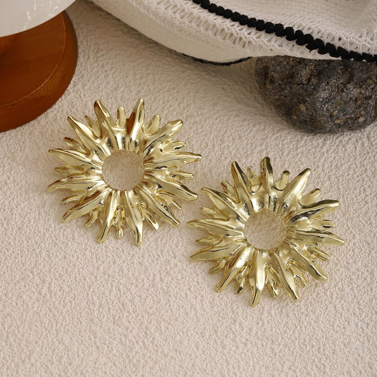 Металлические радиальные неправильные серьги-подсолнухи Женские Премиум Трехмерные полые серьги-многоугольники