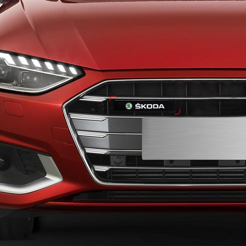 Autocolant Emblema Grilă Față Mașină Grilă Faruri Emblema R LINE Lumină LED Pentru Skoda Octavia Superb Rapid Kodiaq Karoq Fabia Kamiq Roomster Citigo