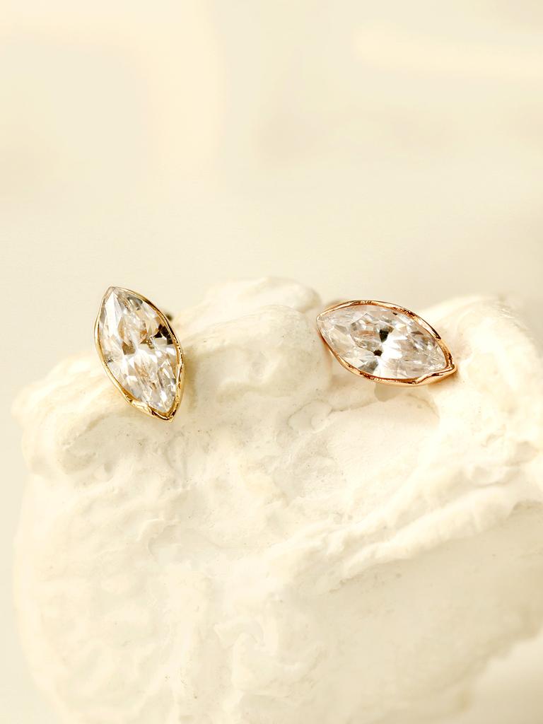 Minimalpiercing 14K Point Boat Cubic Piercing Earrings