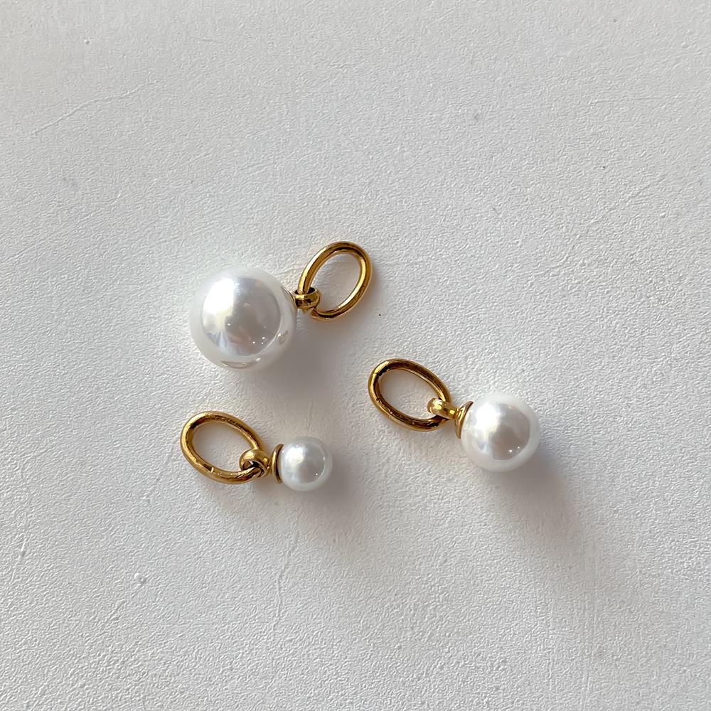 eManco Elegant Pearl Pendant Set – European & American Design, Versatile & Chic High-End Jewelry for Women, Three-Piece Set.