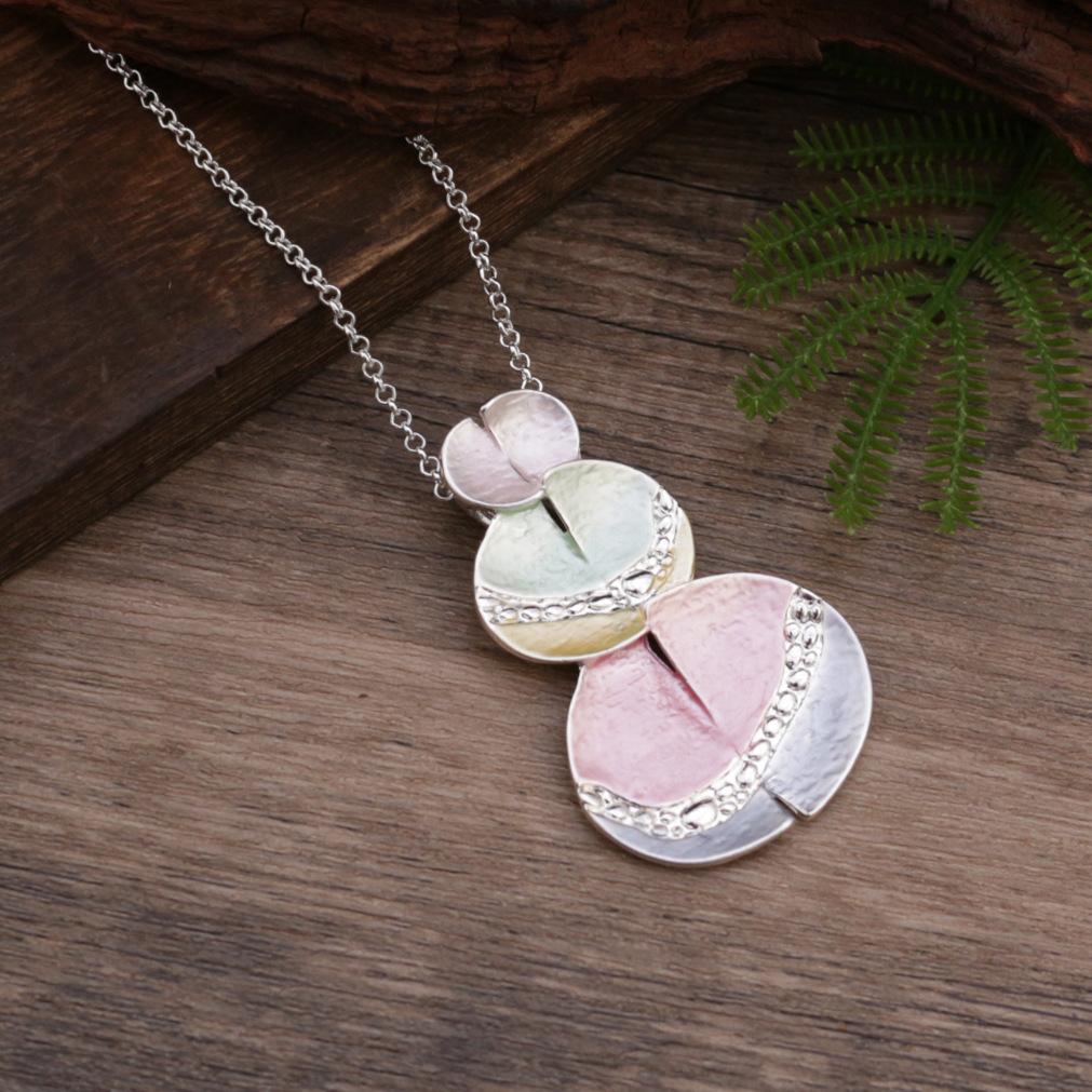 

Color painting oil irregular petal small pendant, fashionable and simple women s high-end flower necklace
