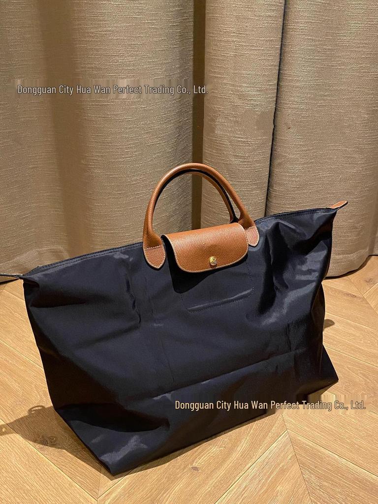 Xiangjia Large-Capacity Waterproof Oxford Travel Tote Bag, Lightweight and Foldable.