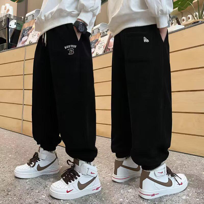 Velké chlapecké trendy jarní tepláky 2025 - Sportovní, volný střih pro chlapce