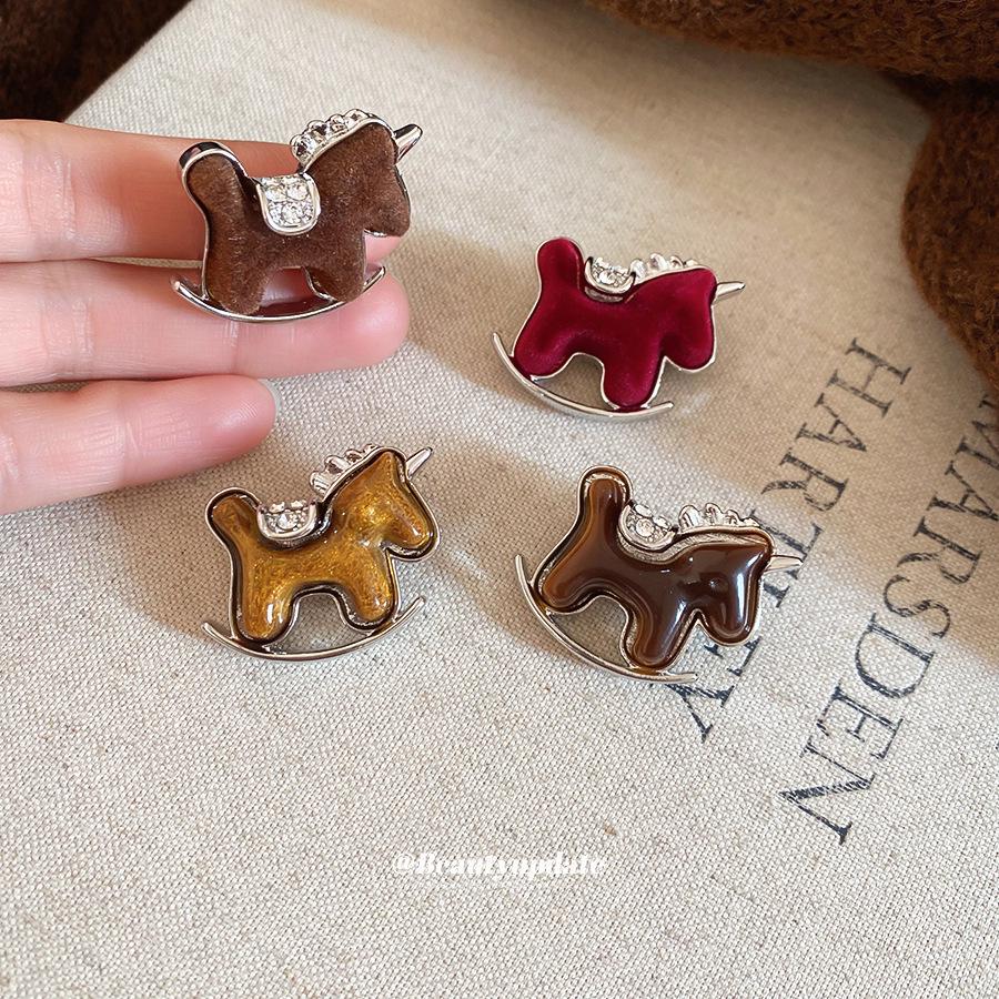 High-End Rhinestone Resin Rocking Horse Brooch - Autumn/Winter Fashion Accessory for Women