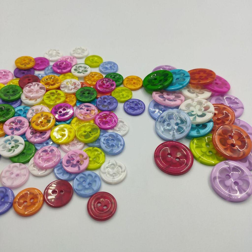 Bunte Perlenknöpfe mit 2 Löchern für Kinderkleidung