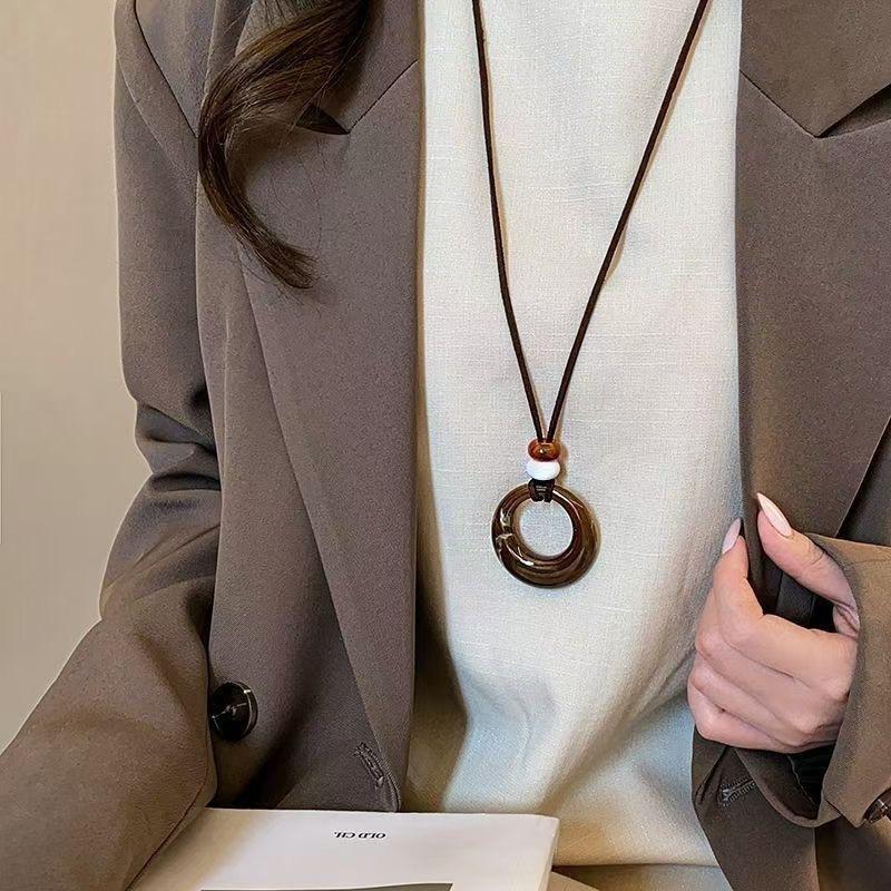 Retro long brown ring pendant necklace women's new high-end starfish necklace niche sweater chain