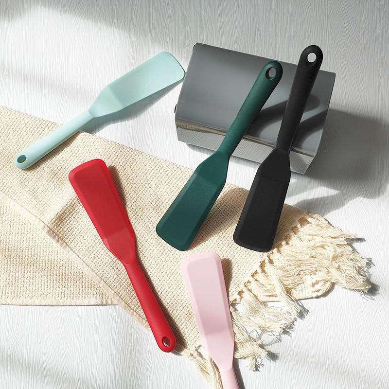 Silicone Egg Frying Spatula Slanted Edge Colorful&Heat Resistant Pot Protecting&Hanging Hole Kitchen Tool for Pancakes/Steaks