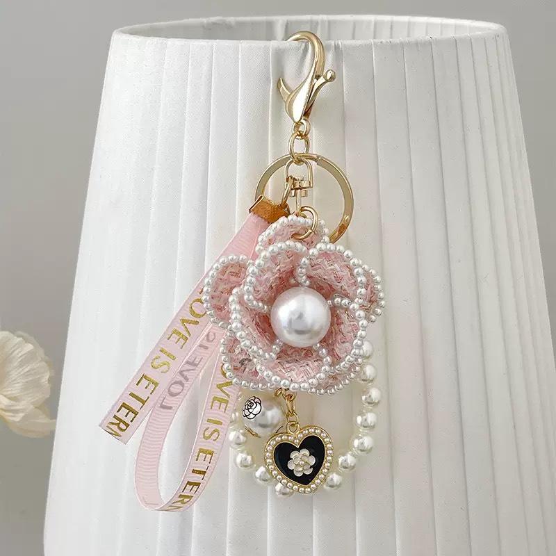 1 Elegant Handmade Camellia Keychain with Imitation Pearl Design, Suitable for Hanging On Cars, Bags, Any Item, Christmas Gifts