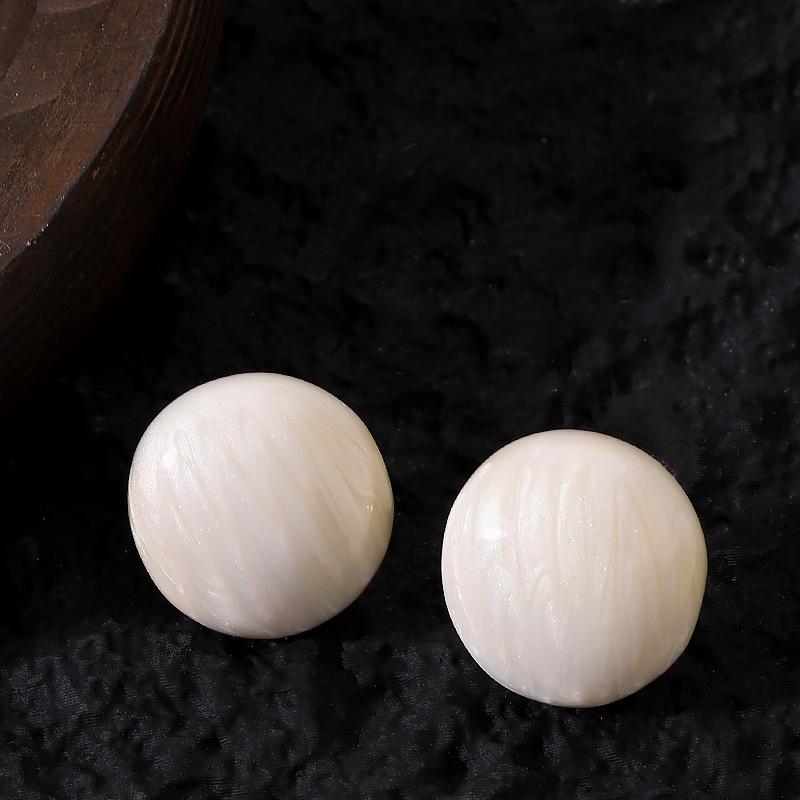 

Stylish and exquisite dripping macaron irregular geometric round stud earrings unique personality high-end commuter earrings