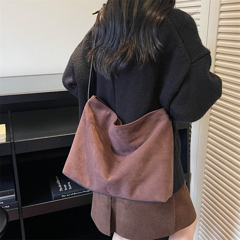 Autumn/Winter 2025 Retro Fashion Large Capacity Women's Tote & Crossbody Bag