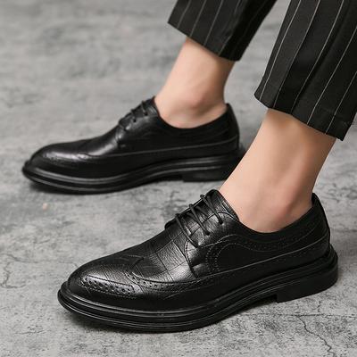 Koreanische Version von Herren Neue Spitzbequeme Lässige Lederschuhe Modemarke Herren Frühling Geschnitzte Schnürleder Schuhe
