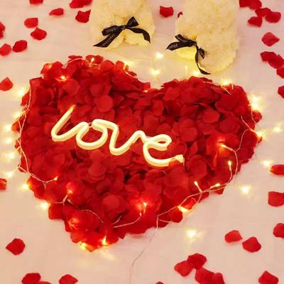 Seiden-Rosenblätter für Valentinstags- & Hochzeitsdekorationen