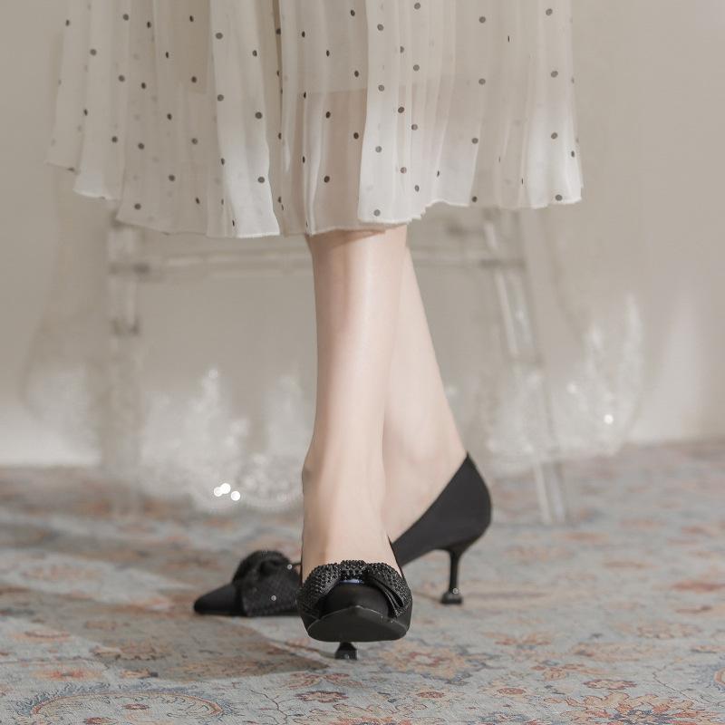 Pointed head, shallow mouth, thin heels, single shoes, celebrity style 2025 spring new models, elegant temperament, fashionable kitten and high heels,