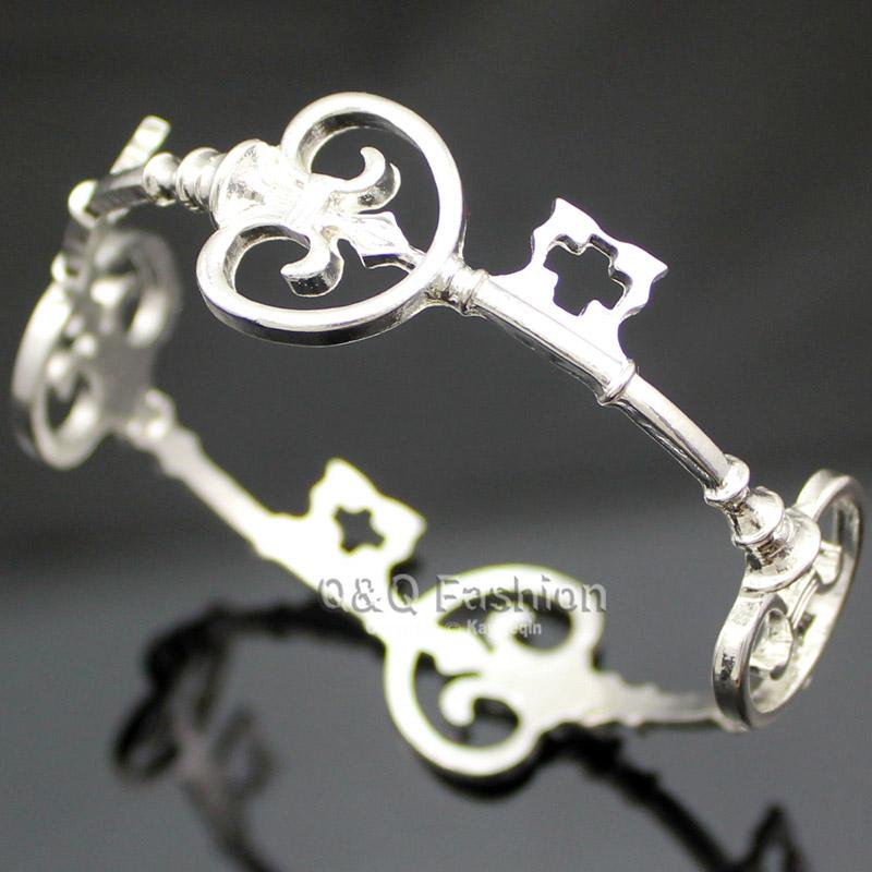 

Vintage Victorian Skeleton Key Cross Bridal Bracelet Fashion Unisex Bangle Cuff Valentine Anime Halloween Jewelry Party Wedding