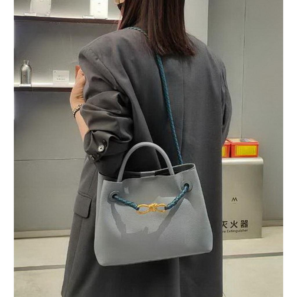 2026 Neue Leder-Damenhandtasche erste Schicht Rindsleder Retro gewebte Schmetterlingsschnalle Einzel-Schulter-Diagonal-Tasche