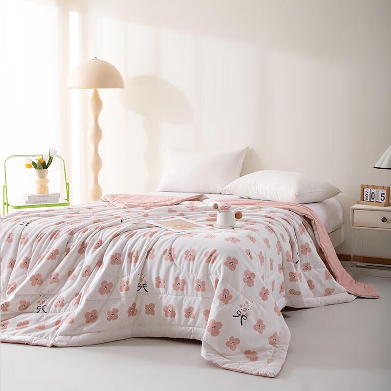 Paul David Jacquard All-Season Quilt