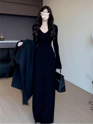 Elegantes schmal geschnittenes V-Ausschnitt-Langarmkleid - 2026 Herbst/Winter Koreanischer Stil