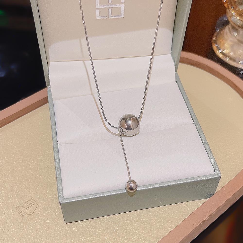 Korean 18K Gold Titanium Steel Women's Clavicle Necklace - Versatile, High-End, Non-Fading Temperament Choker.