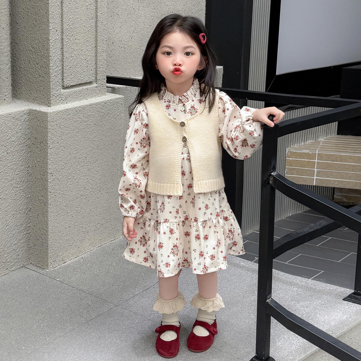 

2025 Autumn Floral Dress & Sweater Vest Set for Girls – Fashionable Princess Outfit 140 cm