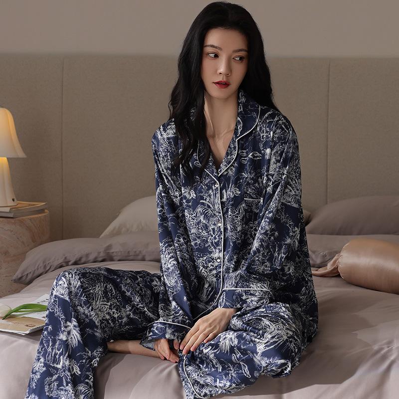 

Pajamas women s spring and autumn summer ice silk long-sleeved loungewear spring and summer thin simulated silk high-end mother suit M recommendation 40-50kg