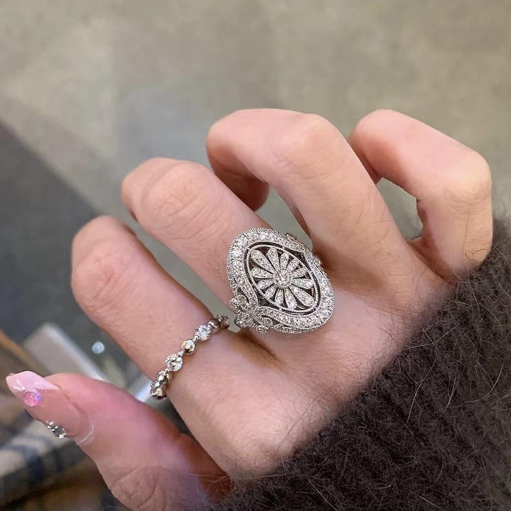 Medieval Retro Style Daisy Slightly Inlaid Diamond Ring Lace Design Oval Personality Simple And Versatile Light Luxury Index Finger Ring
