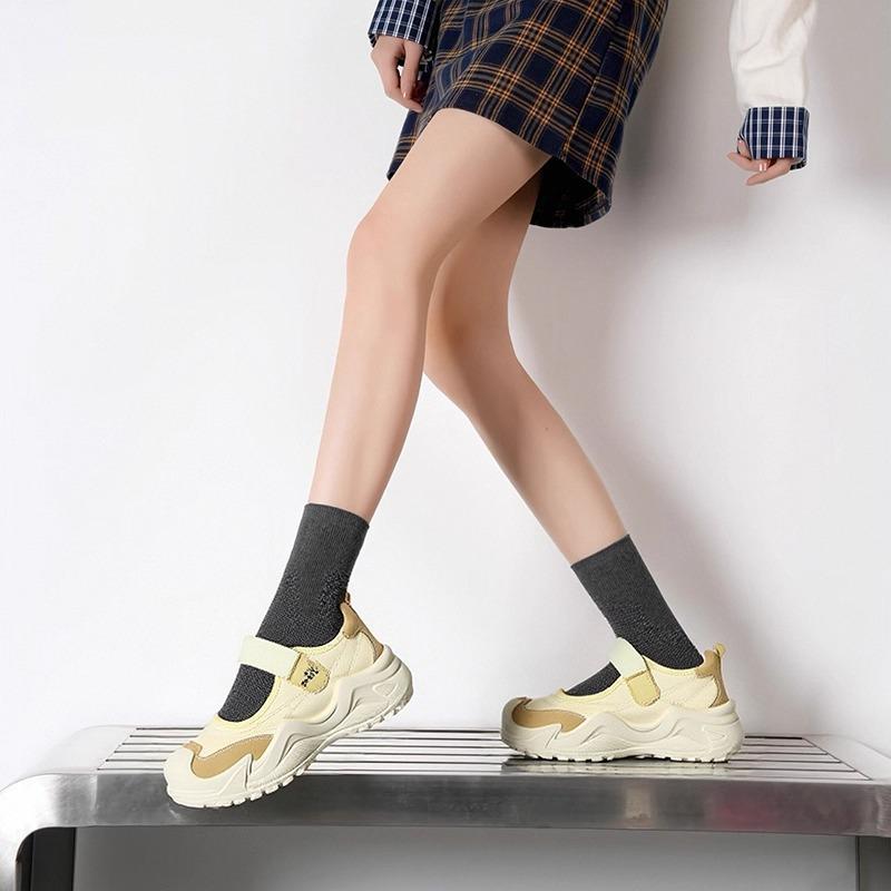 Retro Forrest Gump training shoes 2025 summer and autumn new thick-soled Velcro sports sandals women's shallow mouth Mary Jane women's shoes