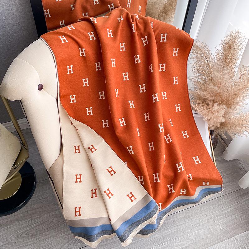 

Женская высококачественная универсальная теплая шаль из искусственного кашемира — простой повседневный зимний стиль, двойного назначения с буквенным дизайном 185cm оранжевый