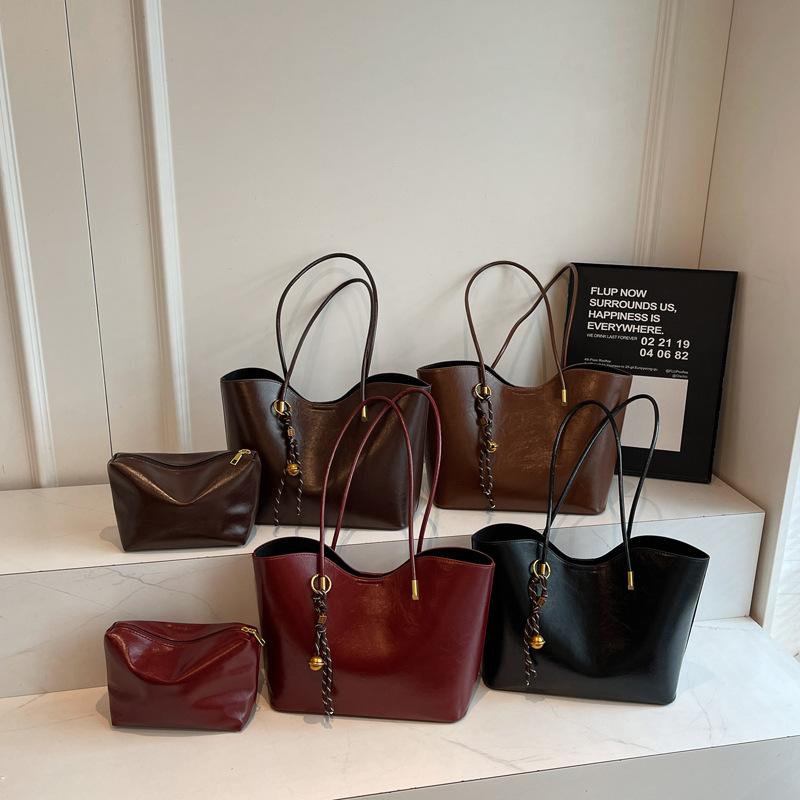2025 New Versatile Women's Bags Niche High Sense Trend Commuter Women's Bags Fashion Retro Oilskin Tote Shoulder Bag