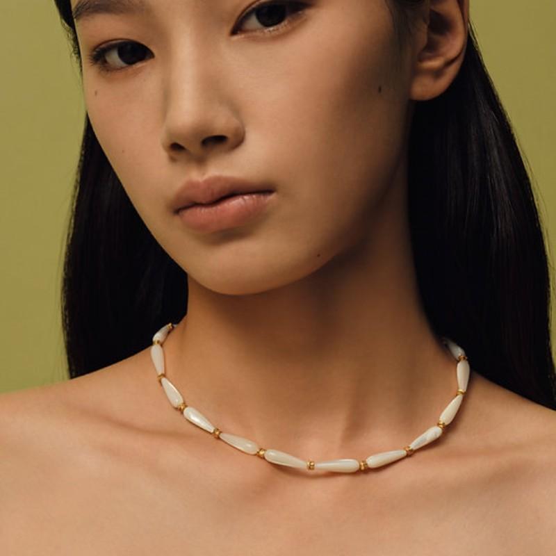 Wind Simple Fashion Brass Plated 18K Real Gold White Stone Beaded Collarbone Chain Unique Light Luxury Necklace