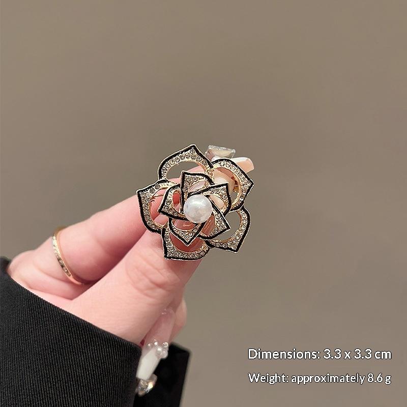 New Niche Retro High-grade Camellia Brooch Exquisite Light Luxury Rose Pin Elegant Suit Fixed Accessories