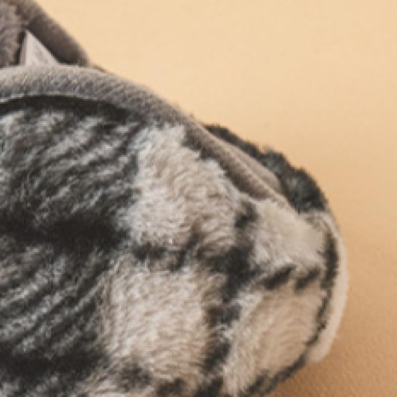 Daiso Checkered Fur Point Foldable Earmuffs Grey