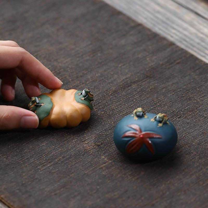 Chinese Yixing Purple Clay Tea Pet Handmade Lotus Leaf Shape Ornaments Desktop Decors Tea Figurine Crafts Tea Set Decoration
