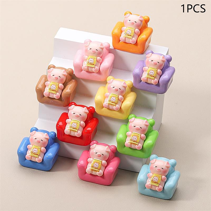 1/2Pcs Cute Pig Potato Chips Sofa Doll Car Ornaments Micro Landscape Ornaments Desktop Home Decor Dollhouse Toy Accessories Gift