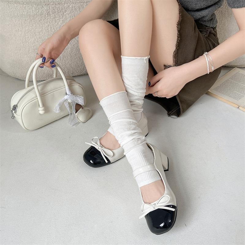 Weiße Retro Mary Janes mit dickem Absatz kleine Lederschuhe Damen 2025 neu Frühling und Herbst Rock Französische kleine duftende Einzelne Schuhe