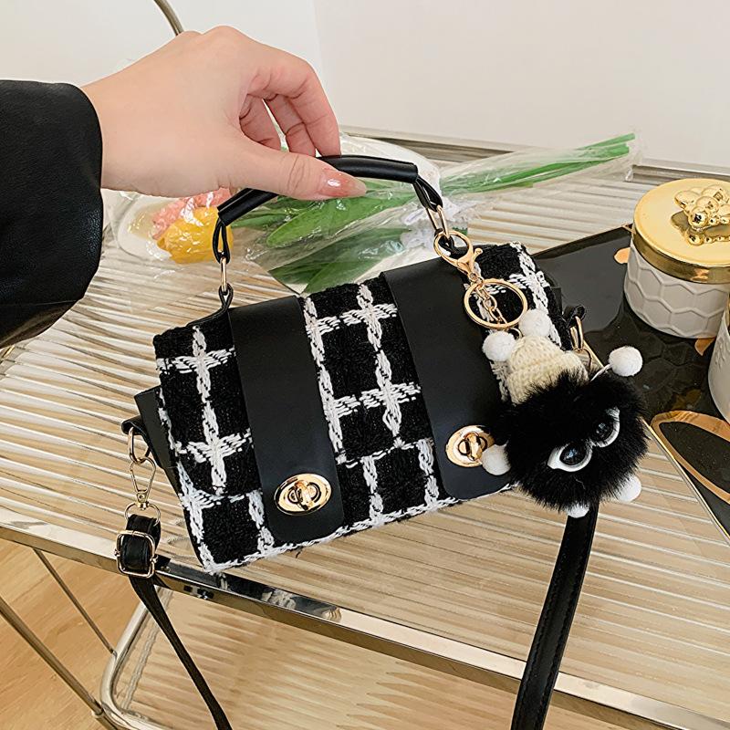 

2024 весна популярна проста сумка через плече тренд картата сумка-месенджер подвійний замок мода темперамент нова текстура маленька квадратна сумка чорний