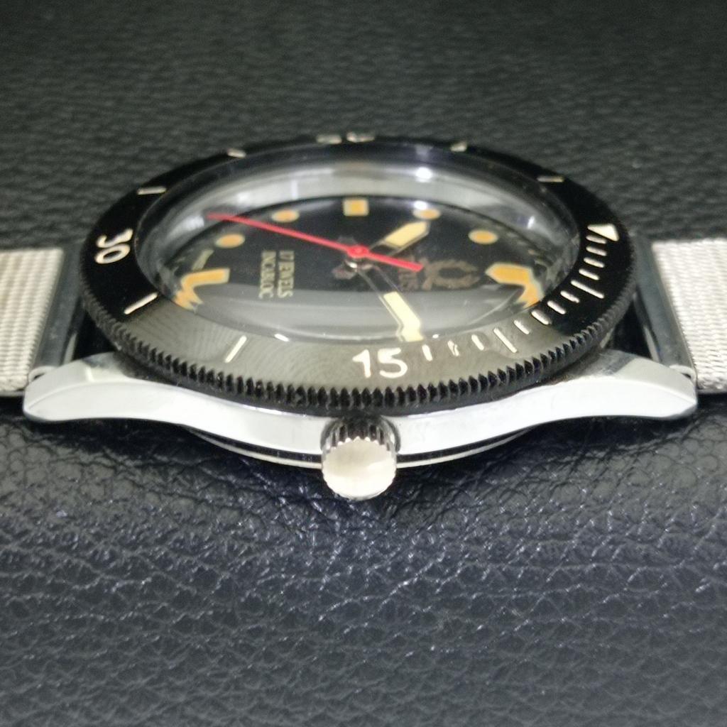 KÄSIÜLESKEERATAV VINTAGE TITUS SWISS MEESTE PÖÖRLEV BEZEL MUSTA NUMBRILAUAGA KELL a700261-5 R202-a700261
