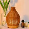 En aromaterapimaskin, en eterisk oljediffuser i utseende av bambus og rotting, med automatisk strømavskjæring ved vannmangel, egnet