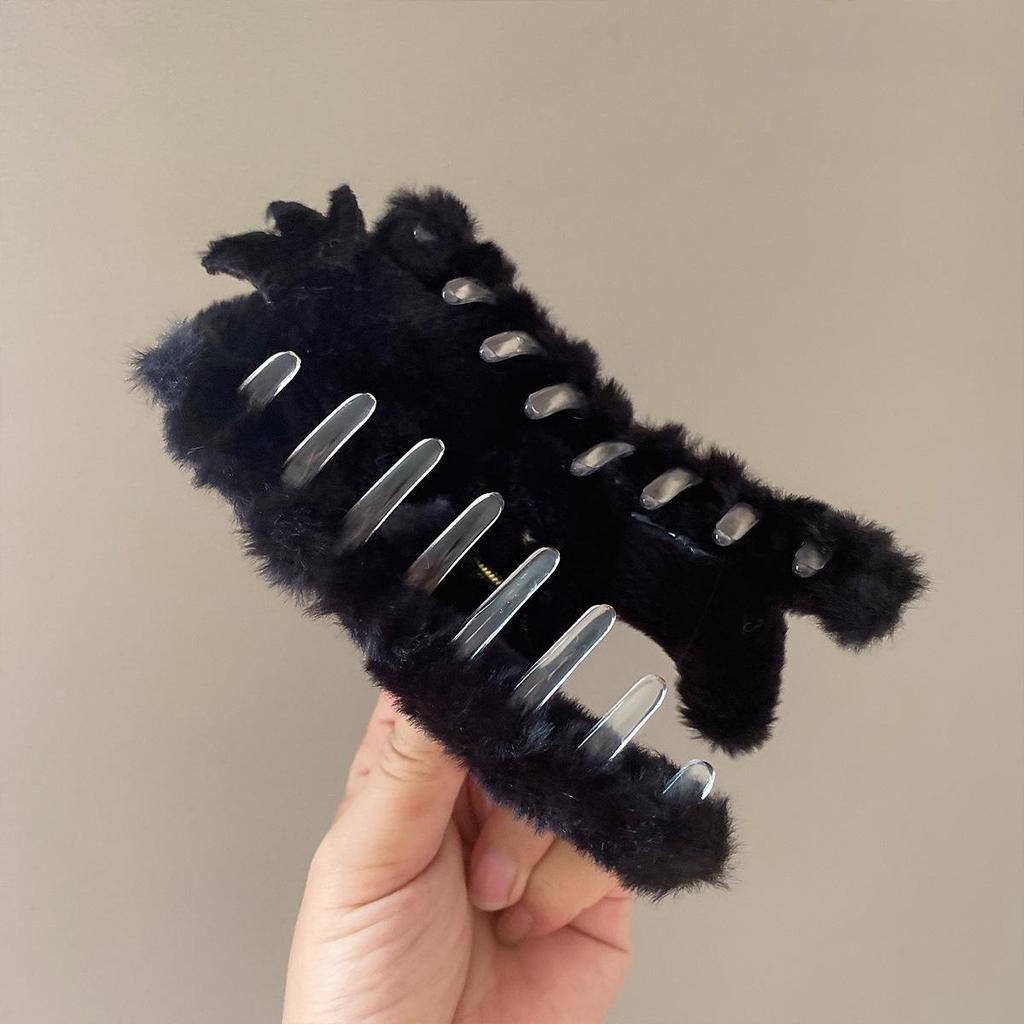 Korean Style Black Plush Cat Claw Hair Clip for Women - Autumn/Winter Cute Shark Hairpin Accessory