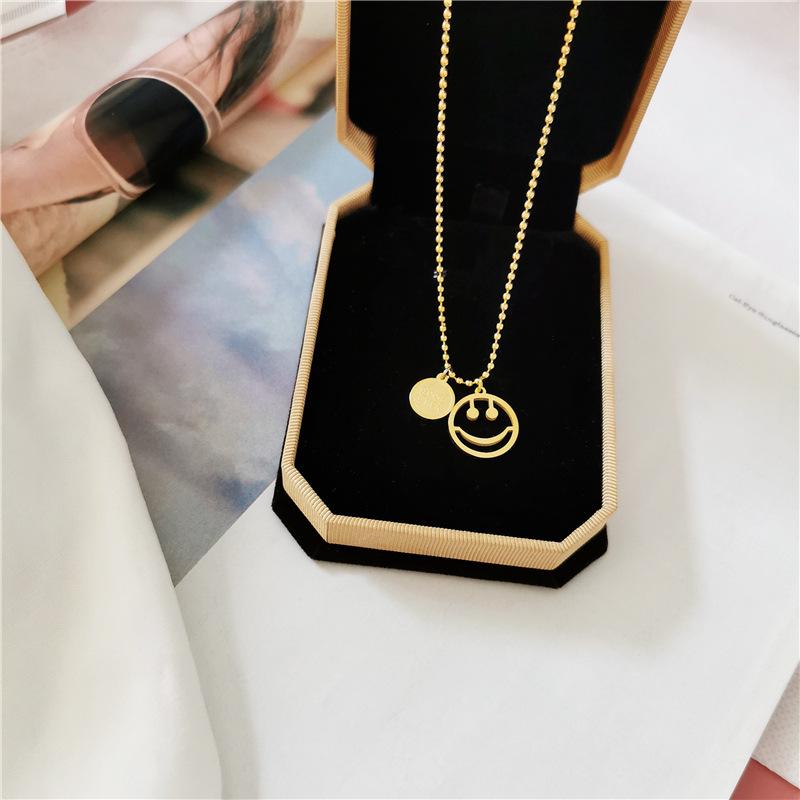 Titanium Steel Smiley Face Round Bead Necklace, Women's Fashionable Clavicle Chain with Simple Luck Pendant.