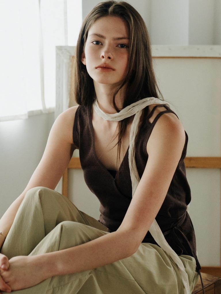 Aeskoneo Layered Wrap Knit Vest Brown At6Swb012Bw